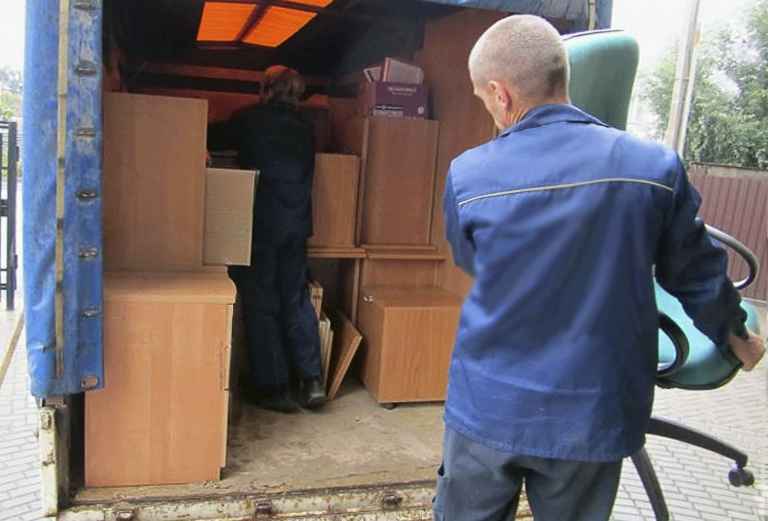Перевозка дивана, личных вещей, коробок, других грузов из Санкт-петербурга в Приозерского района