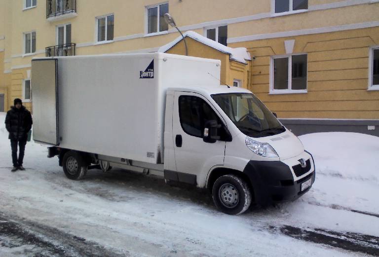 Заказать машину перевезти домашние вещи из Торбино в Санкт-Петербург